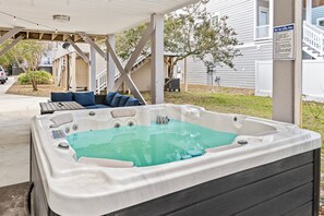 Terrace/patio - Private Heated Pool, Hot Tub, 1-min Walk to Beach, Pet Friendly, King Bed (Surfside Beach)