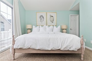 3 bedrooms, desk, iron/ironing board, travel crib - Private Heated Pool, Hot Tub, 1-min Walk to Beach, Pet Friendly, King Bed (Surfside Beach)