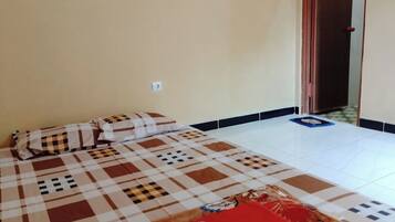 Kamar Double Standar | Wi-Fi gratis dan seprai linen