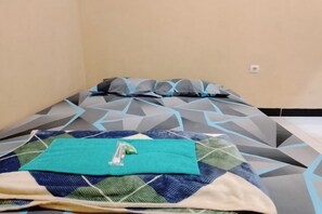 Free WiFi, bed sheets - OYO 95109 Eksis Homestay Syariah (Simo)