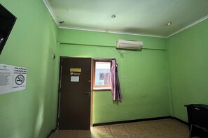 Free WiFi, bed sheets - OYO 95109 Eksis Homestay Syariah (Simo)