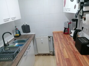 Kühlschrank, Ofen, Herdplatte, Geschirrspüler