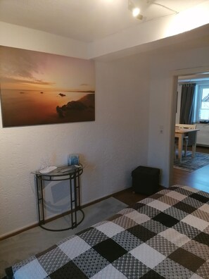 1 chambre, fer et planche à repasser, Wi-Fi gratuit, draps fournis