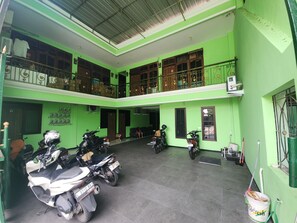 Exterior - OYO 95107 Green Homestay Near Ubaya (Surabaya)