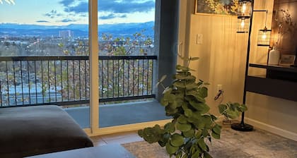 Alpenglow: Townhome 2Kings & 2full ba, Mt. Rose & Reno City Views - Close to All