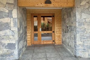 Exterior detail - F2 de standing à Auron - South terrace, near center (Saint-Étienne-de-Tinée)