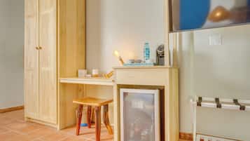 Sengetøy av topp kvalitet, safe på rommet og skrivebord