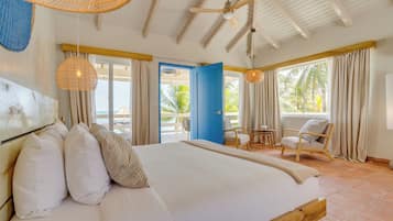 Deluxe suite | Luxe beddengoed, een kluis op de kamer, een bureau, een laptopwerkplek