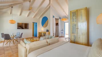 Seaview Family Suite | Premium bedding, in-room safe, desk, laptop workspace