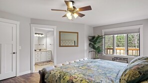 4 bedrooms, travel cot, free WiFi, bed sheets - Family Fun Hideaway - Spacious 4 Bedroom House with Game Room! (Eau Claire)