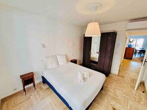 2 多间卧室、熨斗/熨衣板、WiFi、床单