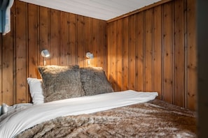 Escritorio, wifi y ropa de cama 