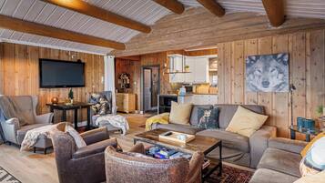 TV, peis, stereoanlegg og kontorer