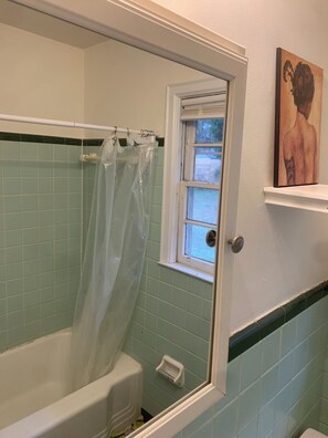 Shower, towels, soap, toilet paper - Lakeside 4BR with Yard 15 mins to Downtown ATL and Emory, 8 mins to Agnes Scott (Decatur)