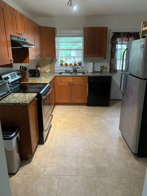 Microwave, oven, stovetop, dishwasher - Lakeside 4BR with Yard 15 mins to Downtown ATL and Emory, 8 mins to Agnes Scott (Decatur)