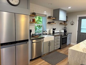 Mikrowelle, Ofen, Herdplatte, Geschirrspüler