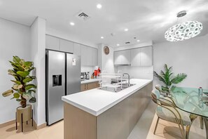 Private kitchen - 3 Bedroom in Forte Tower Near Burj Khalifa (Dubai)