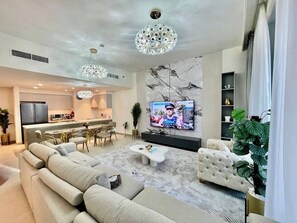 Living area - 3 Bedroom in Forte Tower Near Burj Khalifa (Dubai)