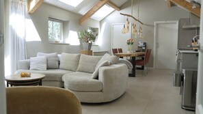 Téléviseur connecté, foyer, livres