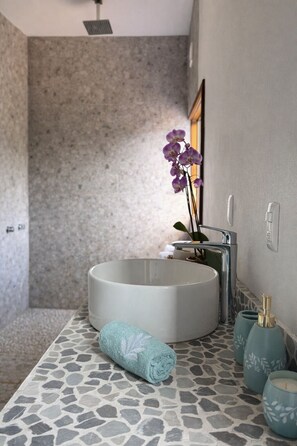 Toallas y papel de baño 