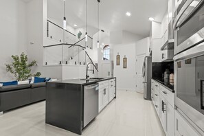 Fridge, microwave, oven, stovetop - Luxury Disney Retreat w. private pool. Mins from Disney (kissimmee)