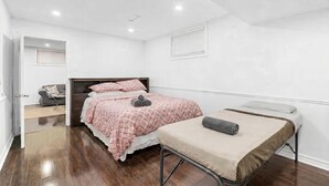 1 quarto, escrivaninha, ferros/tábuas de passar roupa, Wi-Fi