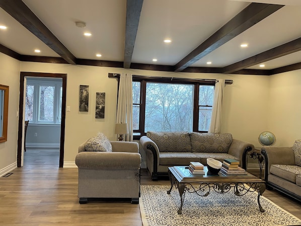 Téléviseur connecté, foyer, livres