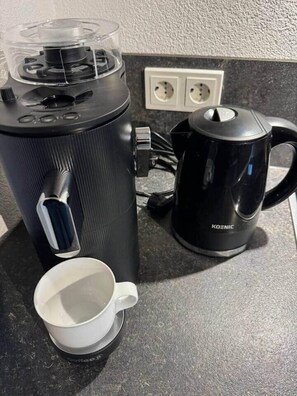 Coffee and/or coffee maker - Studio apartment with pellet stove in the city center (Hallenberg)