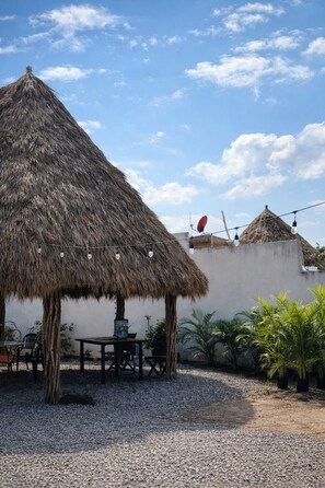 Outdoor dining - Casa Parota Suite Conacaste (Higuera Blanca)