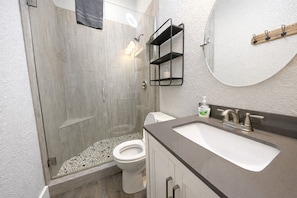 Douche, serviettes fournies
