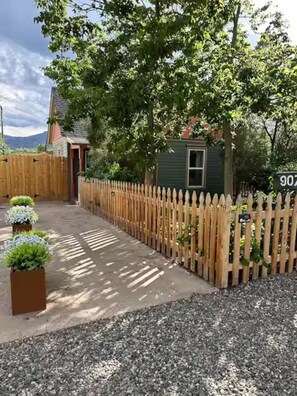 Property grounds - The Savannah Joy (Colorado Springs)