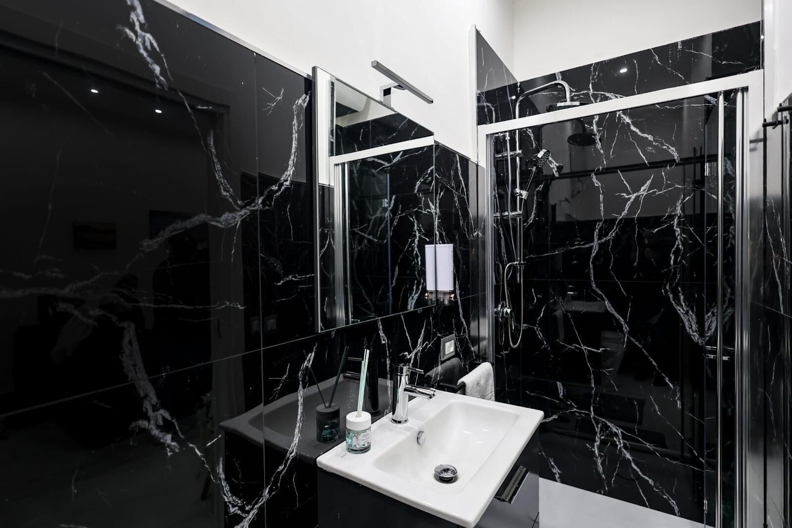 Dusche, Haartrockner, Bidet, Handtücher