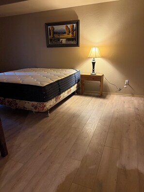 Iron/ironing board, WiFi, bed sheets - Gorgeous 4-bedroom cabin in charming Forest Lakes, with horse set up (Forest Lakes)
