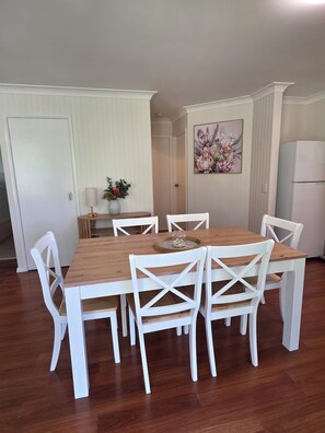 Dining - Songbird Cottage (Emerald Beach)