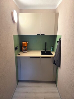 Fridge, oven, stovetop, coffee/tea maker - Compact feel-good apartment in the Baltic seaside resort of Zingst (Zingst)