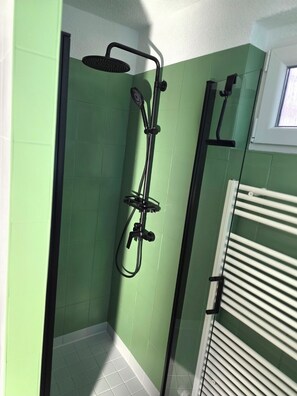 Dusche, Haartrockner, Seife