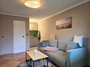Smart TV, books - Compact feel-good apartment in the Baltic seaside resort of Zingst (Zingst)