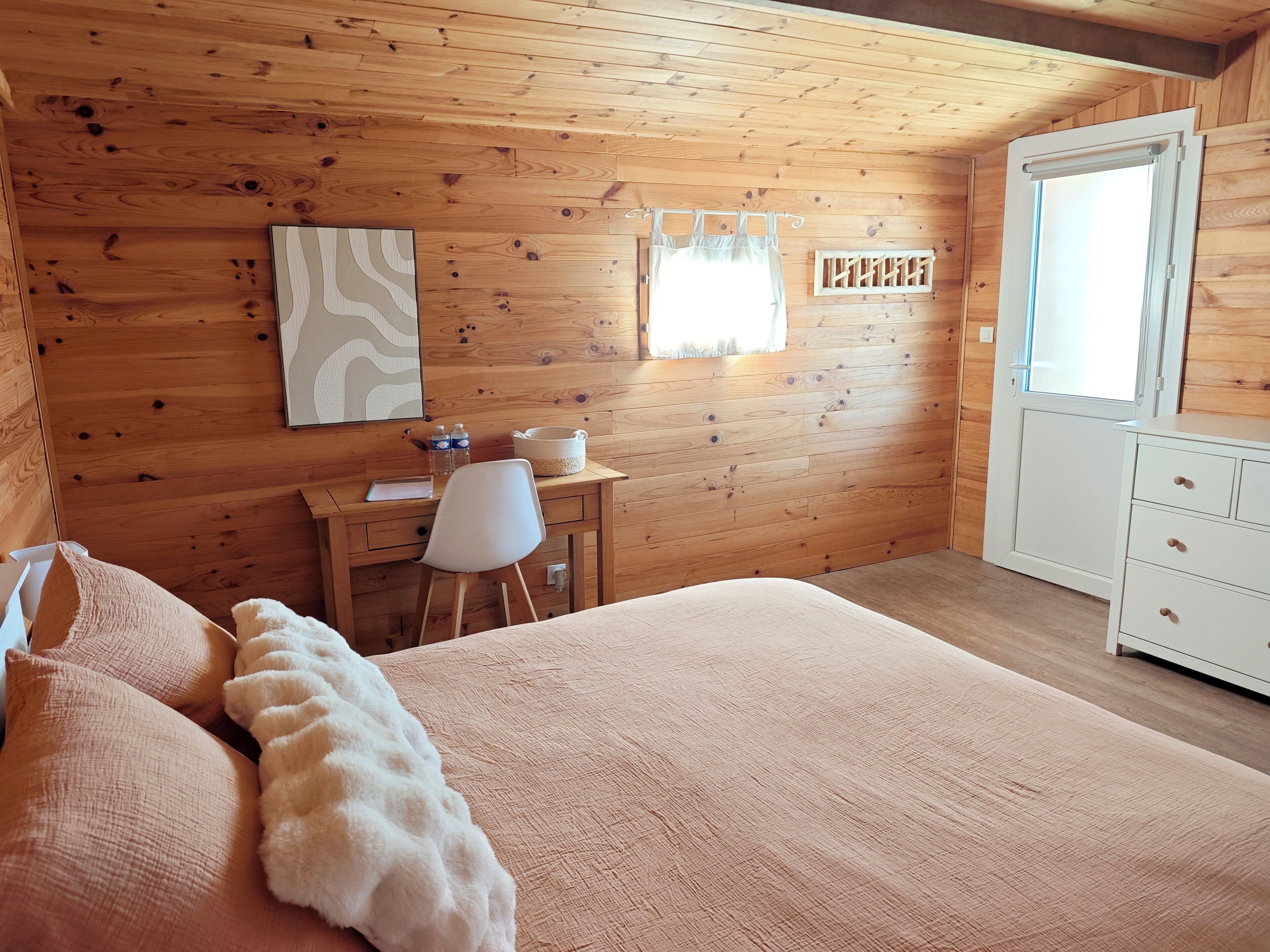 1 slaapkamer, een bureau, reisbedje, gratis wifi