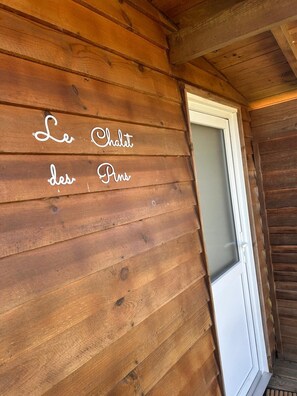 Exterior detail - LE CHALET DES PINS (Clermont)