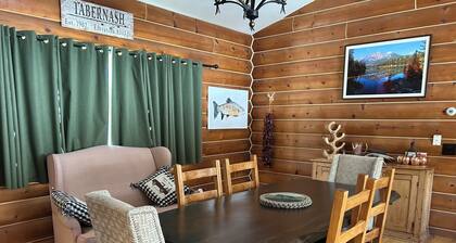 Gorgeous 5-bedroom lodge in Kremmling perfect for your getaway