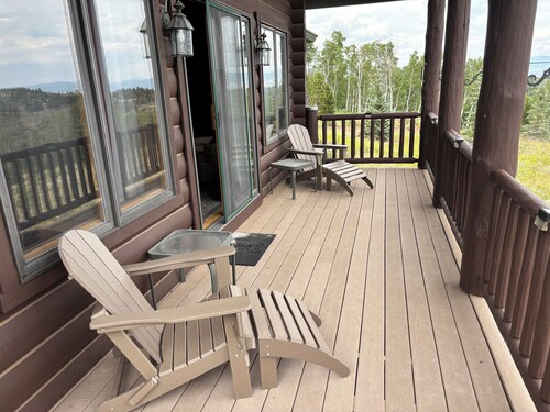 Gorgeous 5-bedroom lodge in Kremmling perfect for your getaway