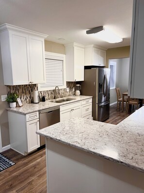 Microwave, oven, stovetop, dishwasher - Enjoy this beautiful home in East Casper near the mountain! (Casper)