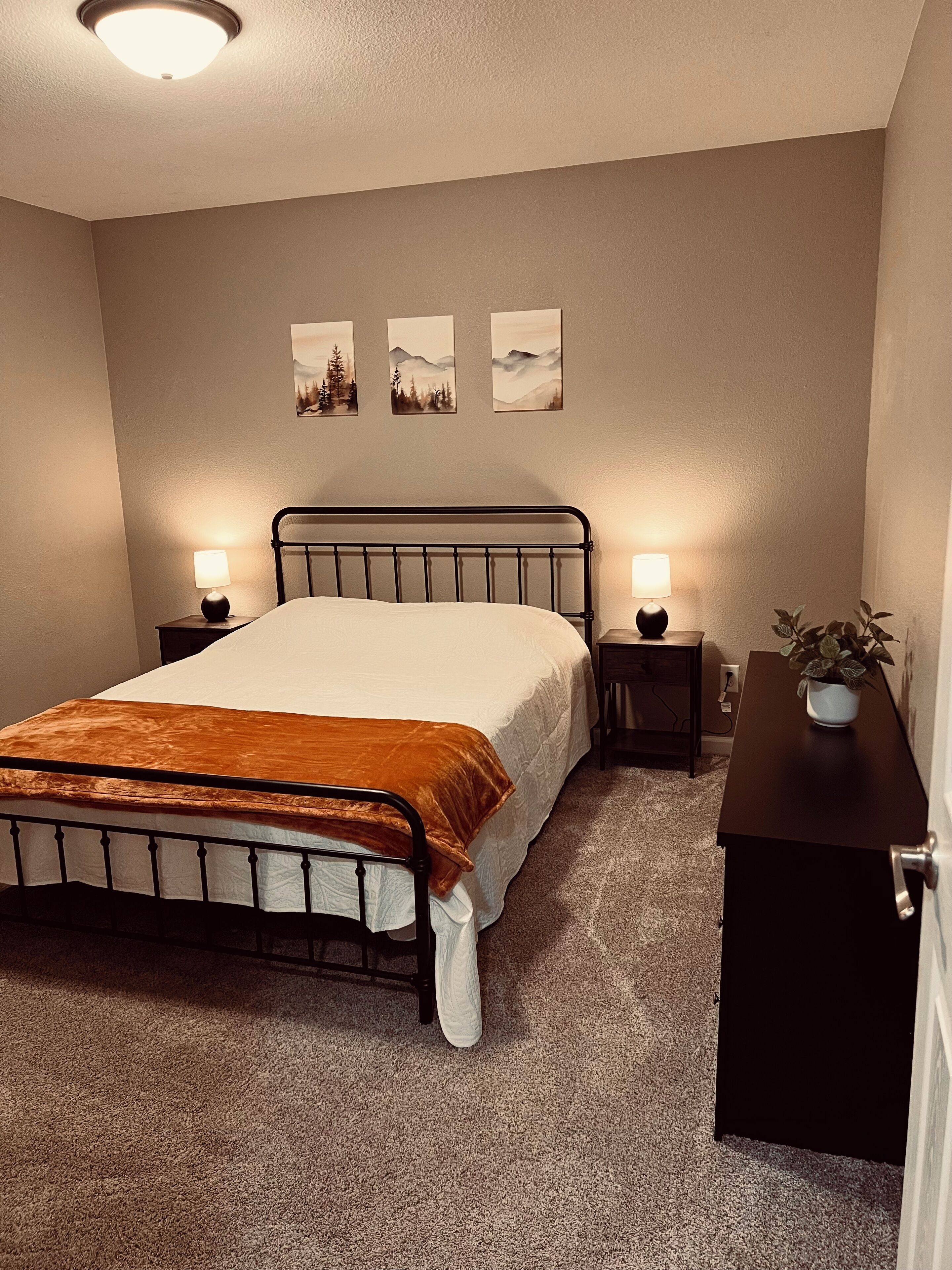 3 bedrooms, desk, iron/ironing board, WiFi