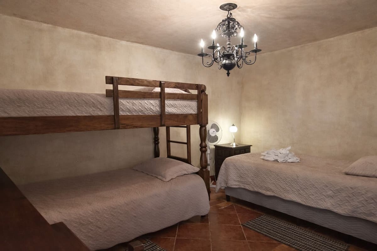 Comfort Quadruple Room | Desk, iron/ironing board, free WiFi