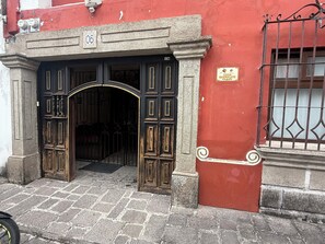 Entrada al alojamiento