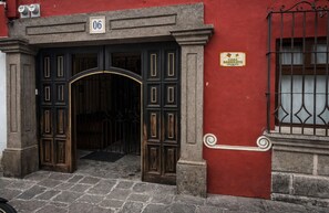 Property entrance - Casa Barrilete (Antigua Guatemala)