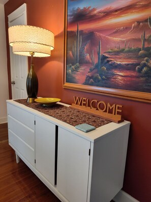 Interior - Mid Century style,  Mt Hood, Gorge, City accessibility.  2 bedroom in Clackamas (Oatfield)