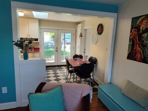 Interior - Mid Century style,  Mt Hood, Gorge, City accessibility.  2 bedroom in Clackamas (Oatfield)