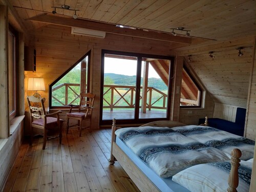 Holzhaus Mitten in der Natur mit wunderschönem Panorama, Alleinlagenähe Budapest