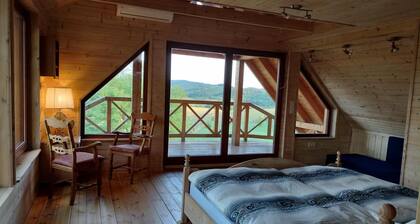 Holzhaus Mitten in der Natur mit wunderschönem Panorama, Alleinlagenähe Budapest